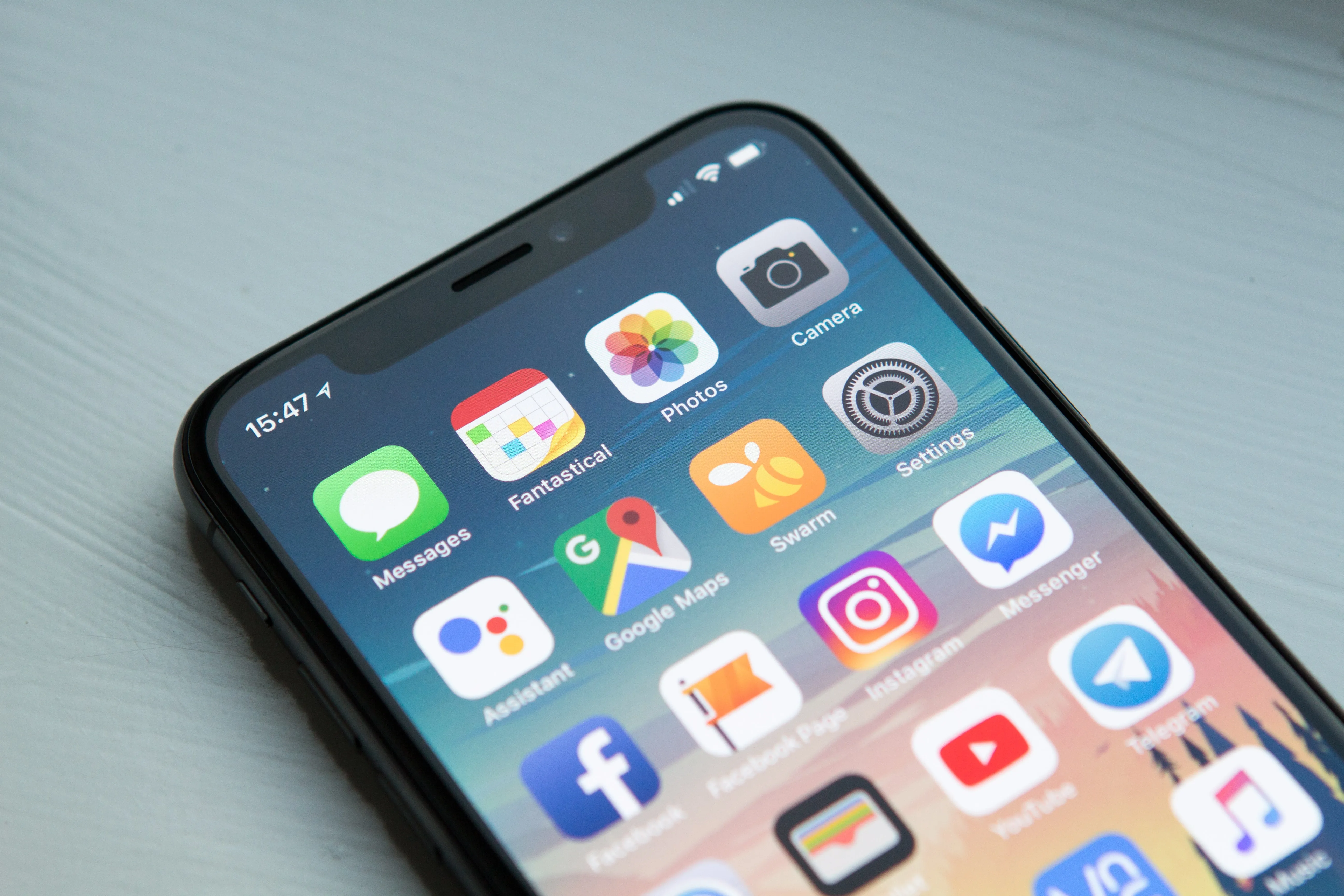 Discover how to easily create a mobile application with no-code! Dive into the world of no-code tools, discover their advantages, drawbacks and the key players.
